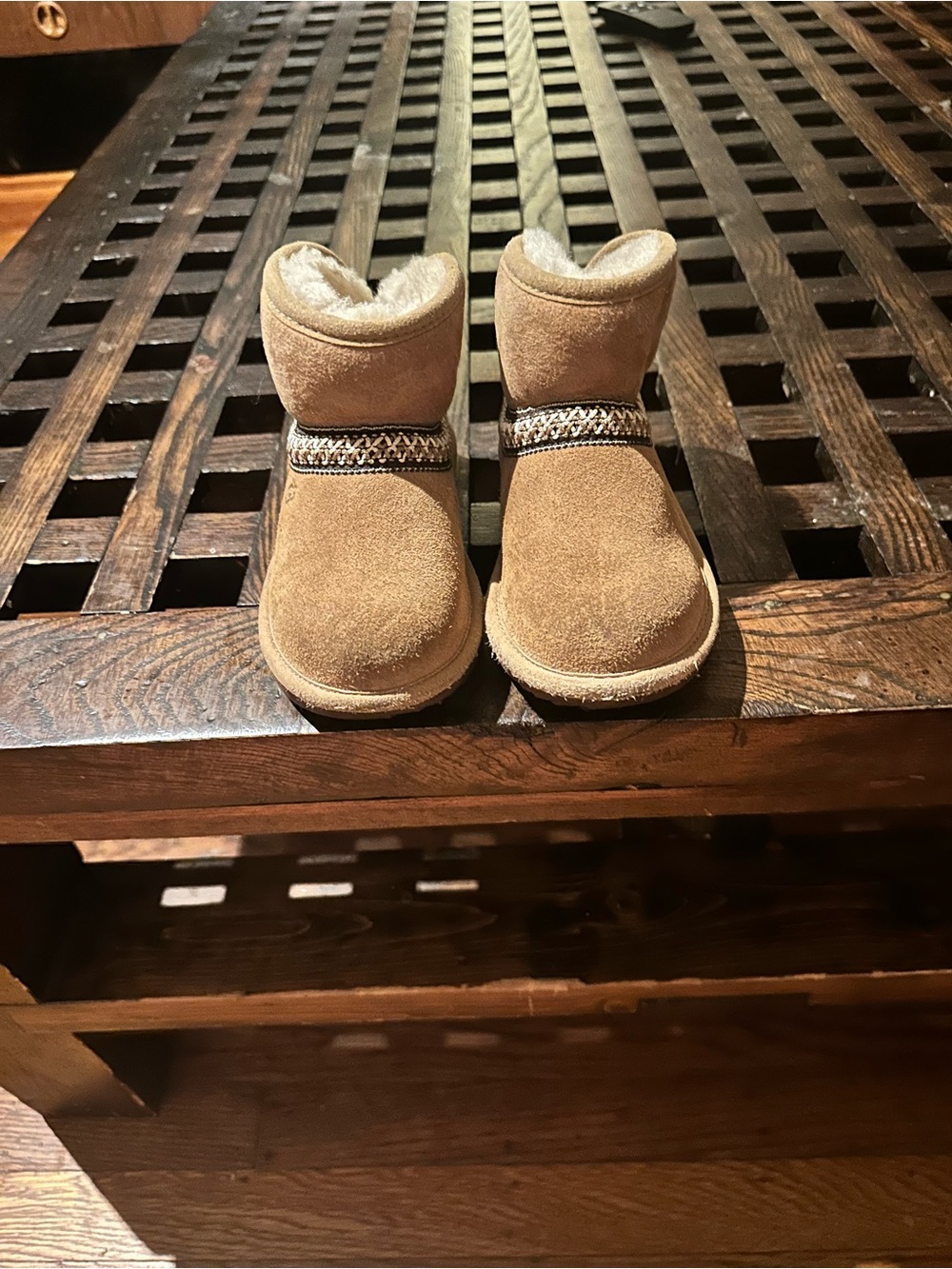 UGG Classic mini crescent Kid Boots